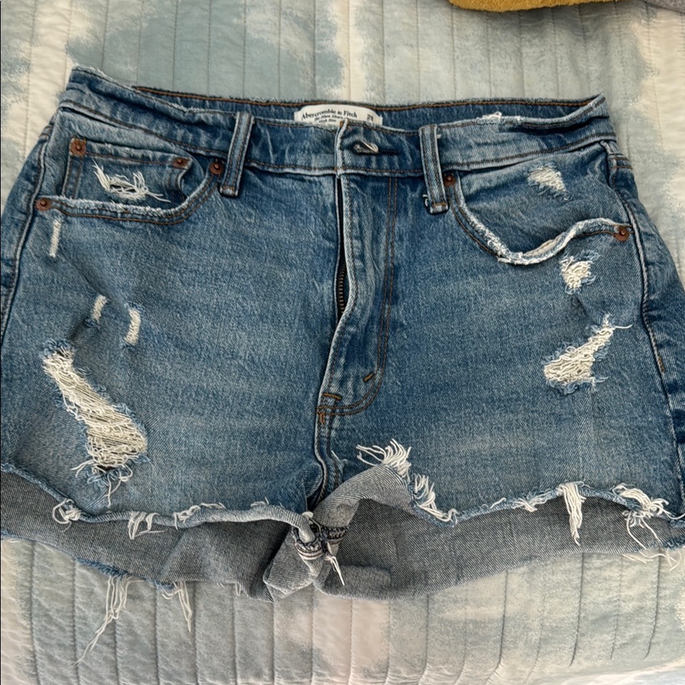 Abercrombie & Fitch High-Rise “The Mom Short”
